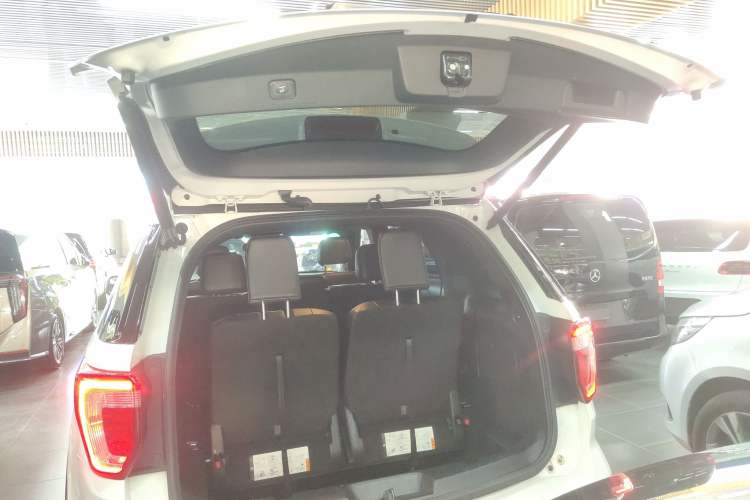 Used Ford Explorer  Trunk