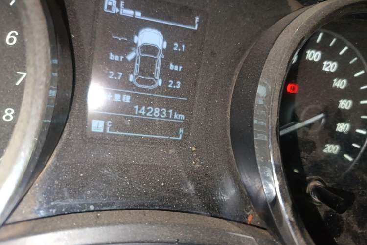 Used Wuling Hongguang 2016 1.5L S1 Deluxe Model China V-standard Odometer Close Up