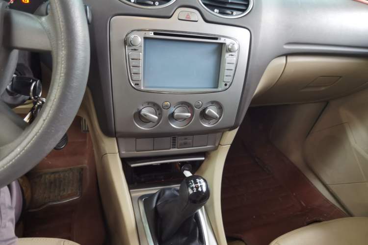 Used Ford Focus 2012 Sedan Classic 1.8L Manual Fashion Edition Audio And AC Panel