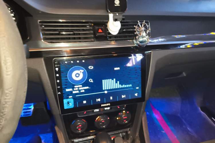 Used Volkswagen C-TREK 2017 230TSI DSG Luxury Model Audio And AC Panel