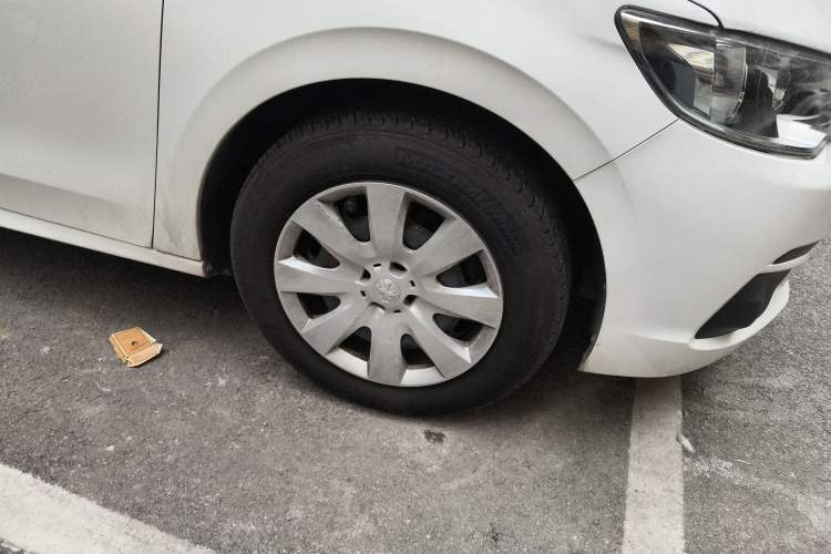 Used Peugeot 301 2018 1.6L Manual Comfort Edition Right Front Wheel Hub