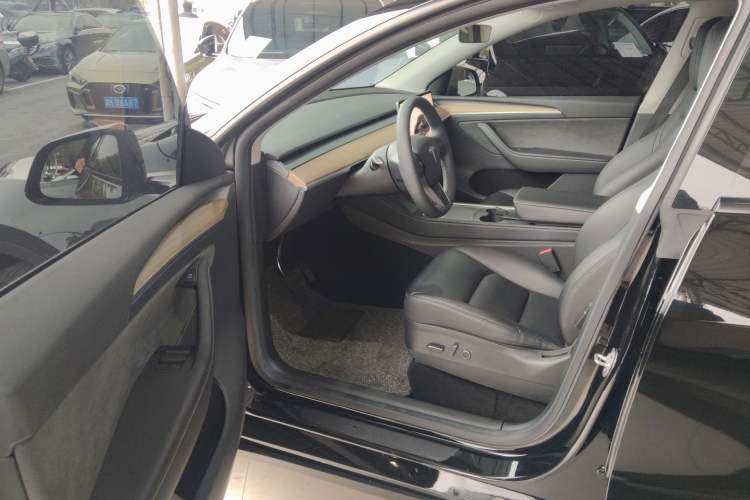 Used Tesla Model Y 2022 Rear-Wheel-Drive Version
