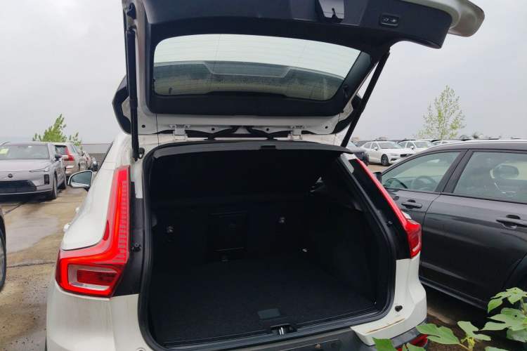 Used Volvo XC40 2024 B3 Zhiyuan Luxury Edition Trunk