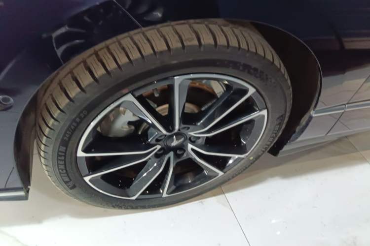 Used VOYAH PASSION 2024 PHEV Four-Wheel Drive Ultra-Long Range Flagship Model Exterior 4