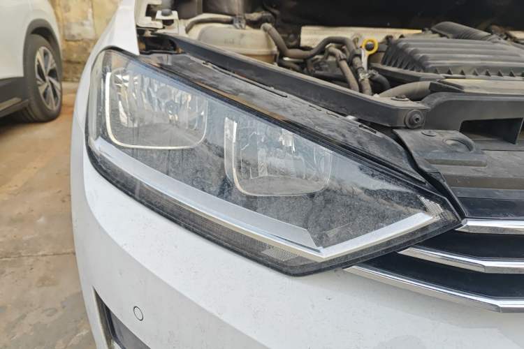 Used Volkswagen Golf Sportsvan 2018 230TSI Automatic Luxury Model Right Front Headlight