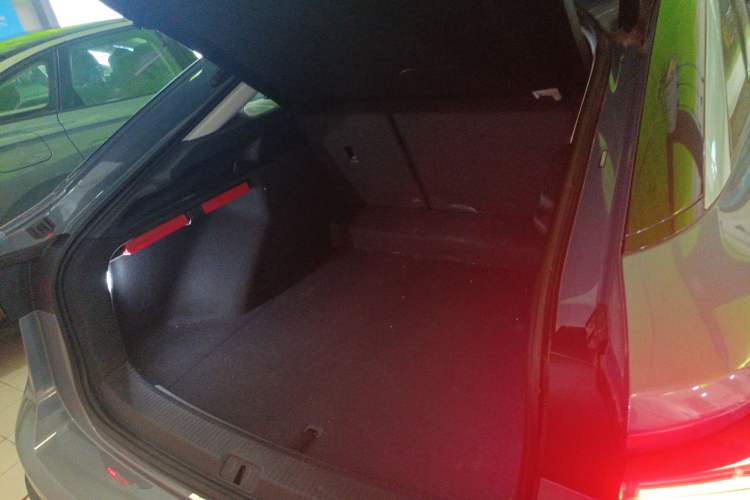 Used Volkswagen ID.7 VIZZION 2024 AIR model Trunk