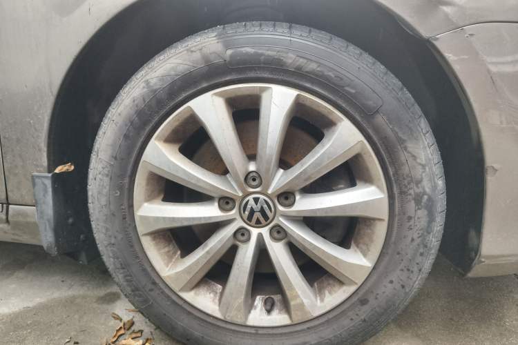 Used Volkswagen Magotan 2013 1.8TSI Luxury Model Right Front Wheel Hub