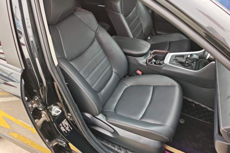 Used Toyota RAV4 2022 2.0L CVT Two-Wheel Drive Fashion Plus Edition Right Front Seat