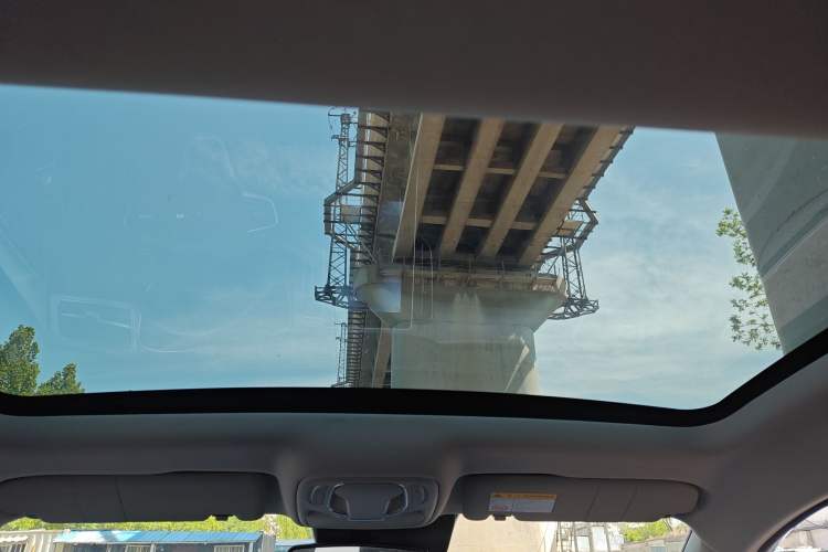 Used Roewe i6 MAX 2020 300TGI Automatic Supreme Edition with Cool Sunroof and Advanced Driving Features Headliner