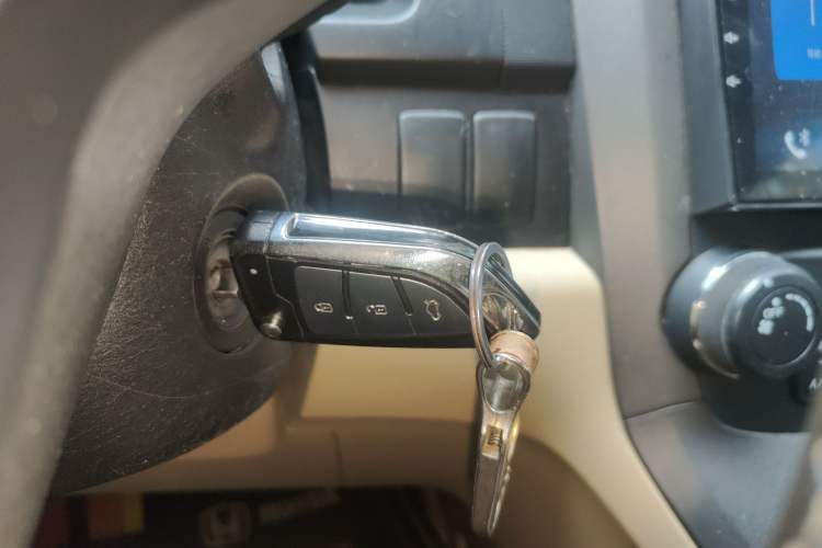 Used Honda CR-V 2010 2.0L automatic two-wheel drive urban version Vehicle Key