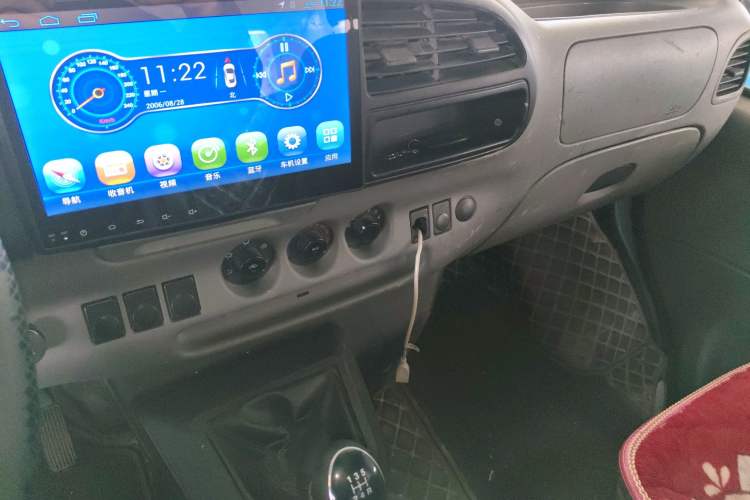 Used JMC Transit 2019 2.8T Commercial Version Long Wheelbase Mid-Roof 6-Seater Rear Single Tire China VI Emission Standard – JX493 Audio And AC Panel