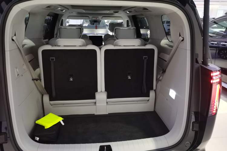 Used Volvo EM90 2025 Ultra Six-Seater