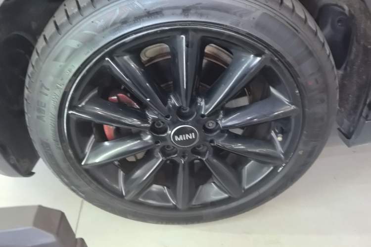 Used MINI Clubman 2016 Revised 1.5T COOPER Left Front Wheel Hub