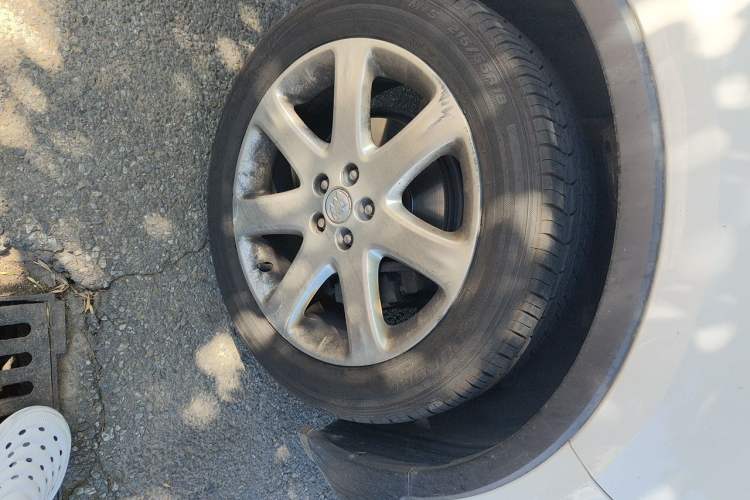 Used Buick Encore 2015 1.4T Automatic Two-Wheel Drive Urban Leading Model Right Front Wheel Hub