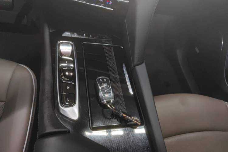 Used Buick Enclave 2020 28T Four-Wheel Drive Flagship Version Gear Lever