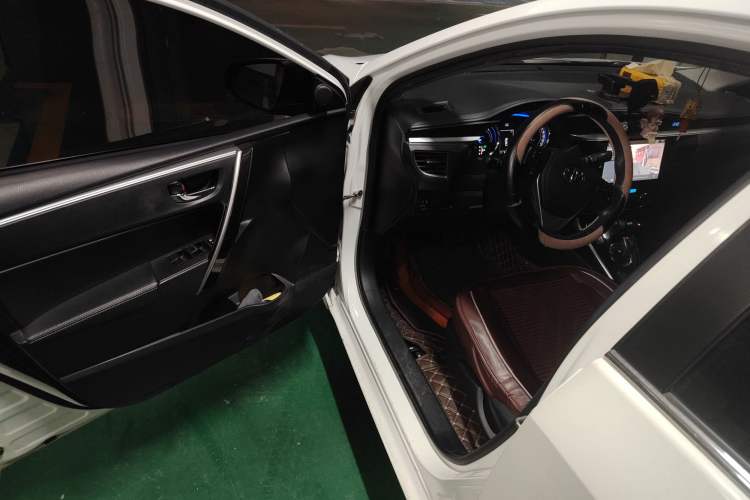 Used Toyota Corolla 2016 Dual-Engine 1.8L E-CVT Elite Edition