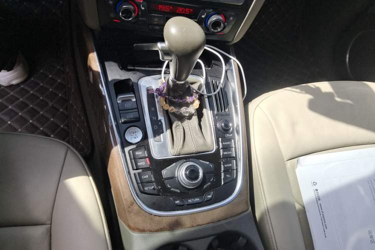 Used Audi Q5  Gear Lever