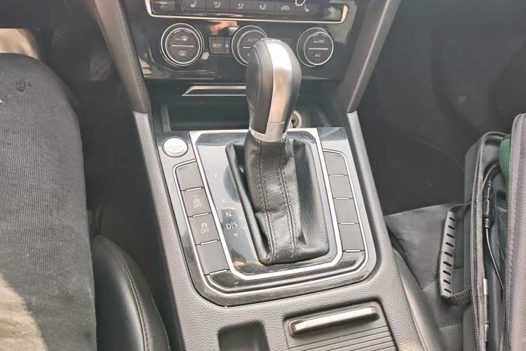 Used Volkswagen Magotan 2017 330TSI DSG Luxury Model Gear Lever