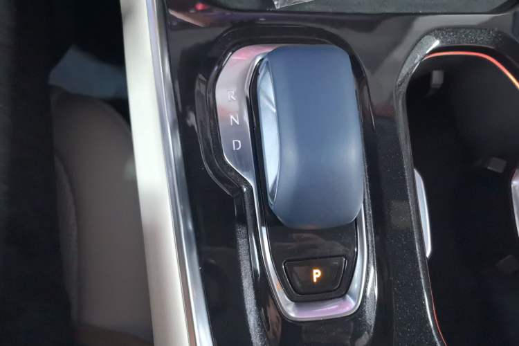 Used Zeekr 009 2024 Six-Seat Executive Version 4WD 108 kWh Gear Lever