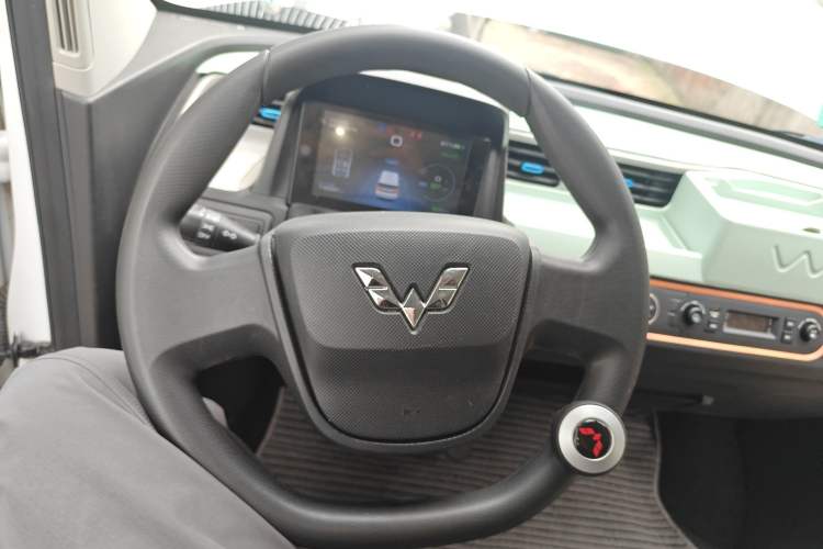 Used Wuling Hongguang MINIEV 2020 Enjoyment Model Lithium Iron Phosphate Steering Wheel
