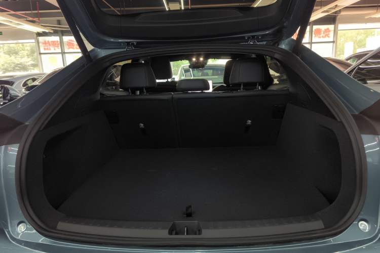 Used ONVO L60 2024 60 kWh All-Wheel Drive