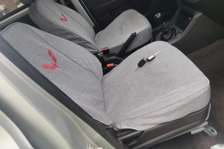 Used Wuling Hongguang V 2019 1.5L Base Version China VI LAR