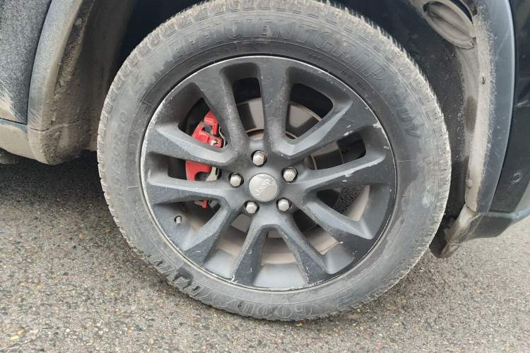 Used Jeep Grand Cherokee 2016 3.0L Comfort Navigation Edition Right Front Wheel Hub