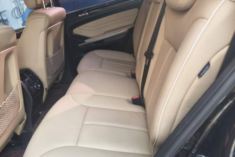 Used Mercedes-Benz M-Class 2010 ML 350 4MATIC Luxury Model Left Rear Seat