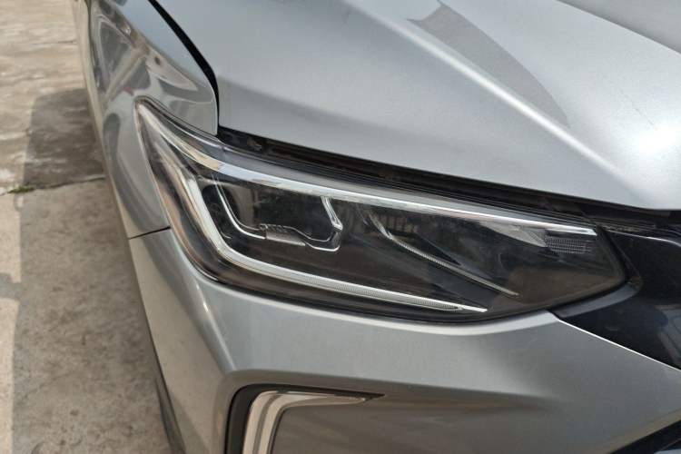 Used Chevrolet Trax 2022 Encore RS 1.5T CVT Cool Right Front Headlight