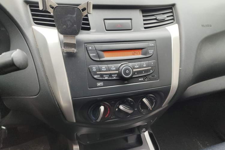 Used Nissan Navara 2017 2.5L Manual Two-Wheel Drive Standard Edition QR25