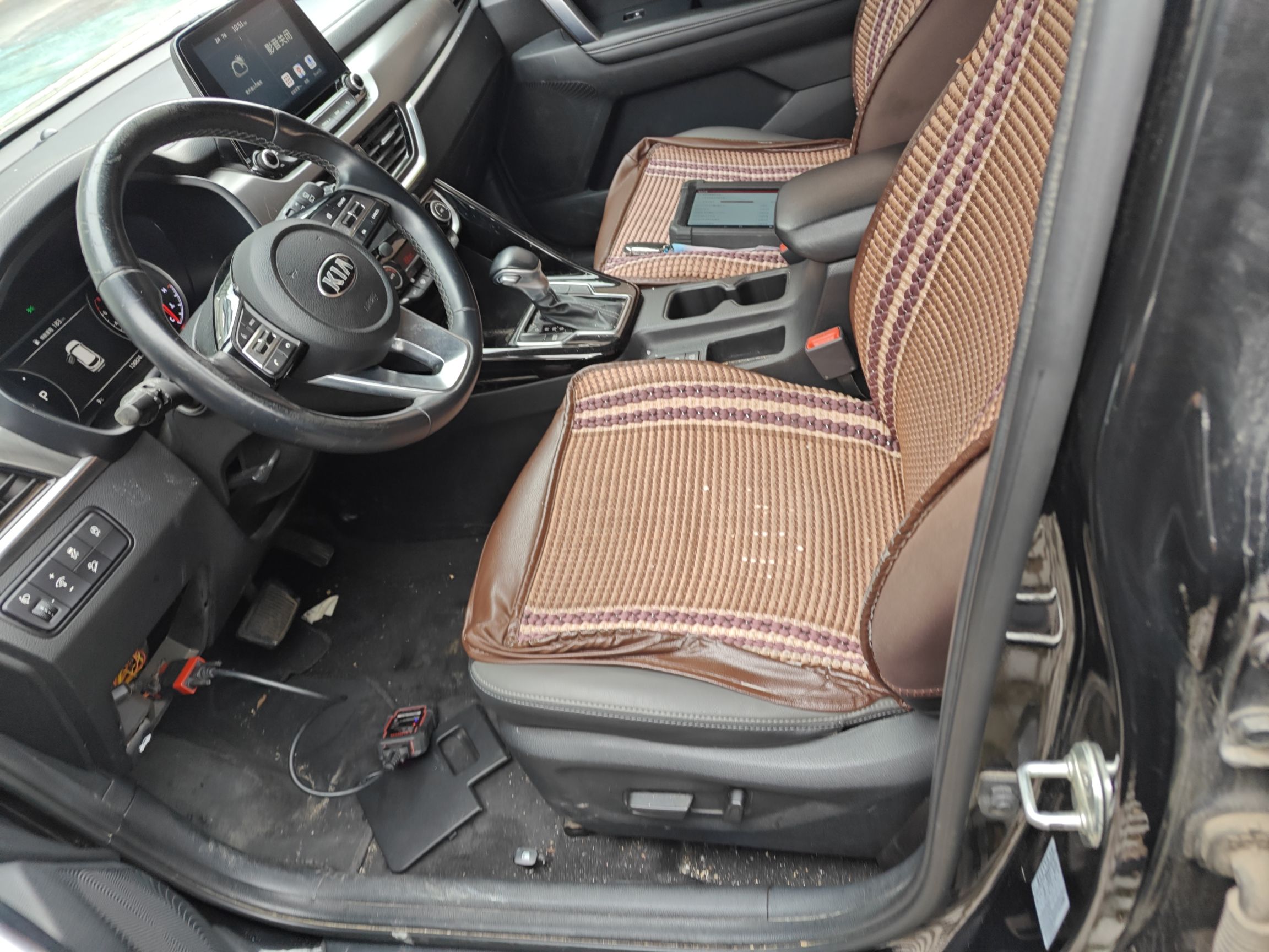 Переднее сиденье в автомобиле