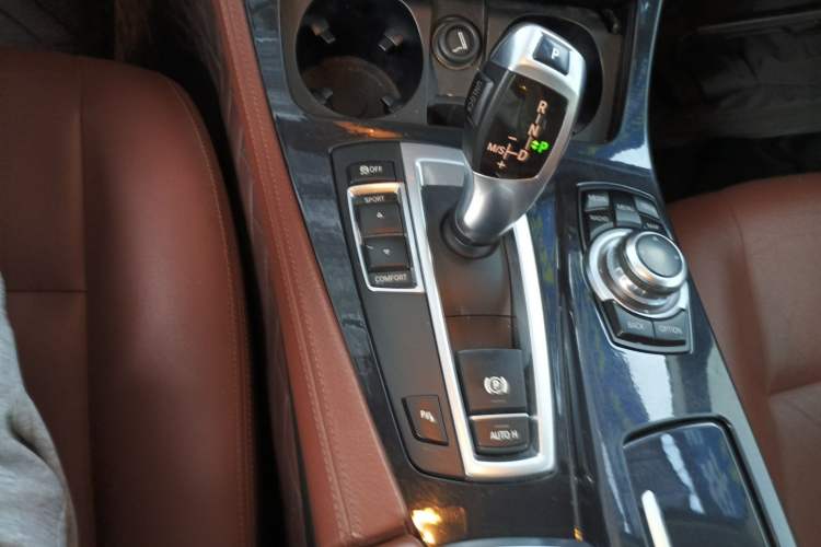 Used BMW 5 Series 2014 520Li Elegant Model
