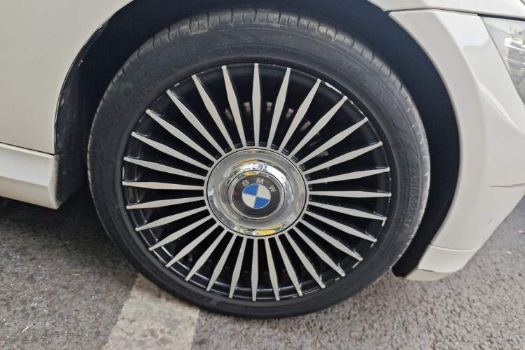 Used BMW 3 Series 2011 320i Luxury Edition Right Front Wheel Hub
