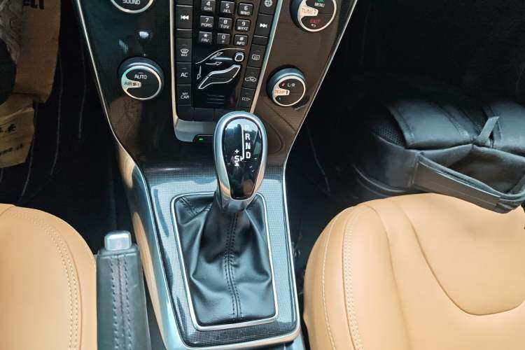 Used Volvo V40 2017 T3 Zhiyi Edition