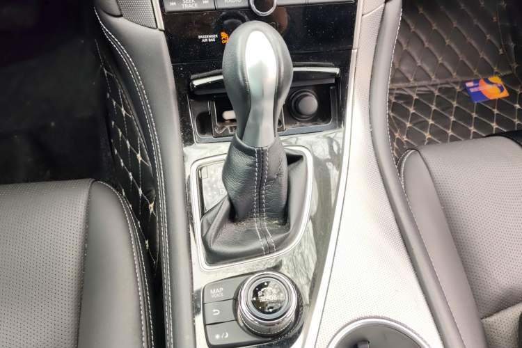 Used Infiniti Q50L 2016 2.0T Enjoyment Edition Gear Lever