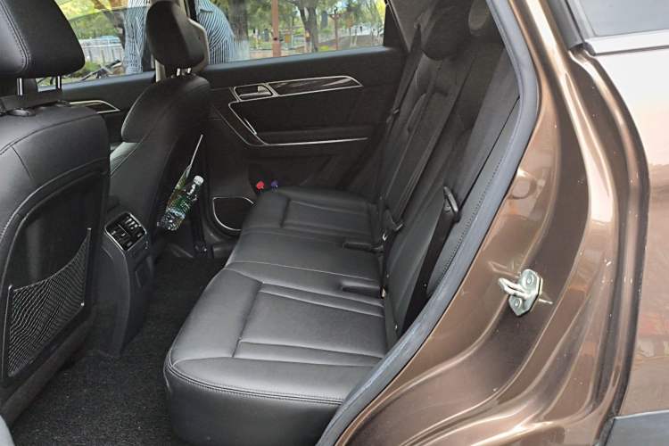 Used Haval H6 Coupe 2016 Blue Label 1.5T Automatic Two-Wheel Drive Elite Model Left Rear Seat