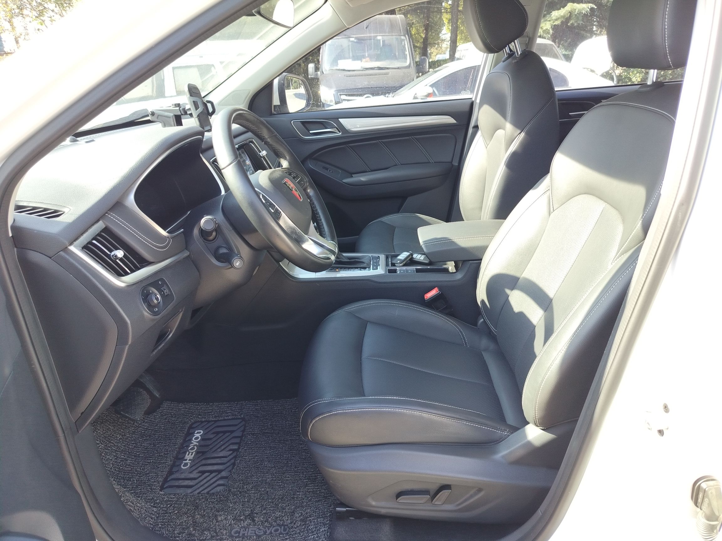 Переднее сиденье в автомобиле