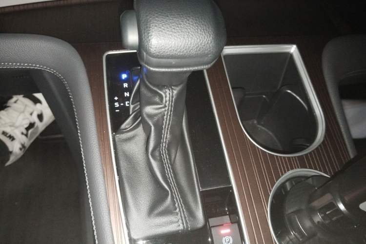 Used Toyota Granvia 2023 2.5L Hybrid Comfort Edition
