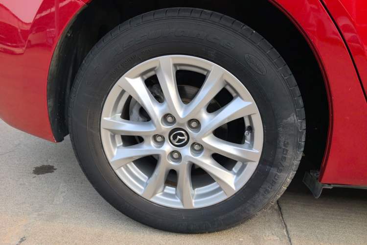 Used Mazda 3 Axela 2016 Sedan 1.5L Automatic Luxury Model
