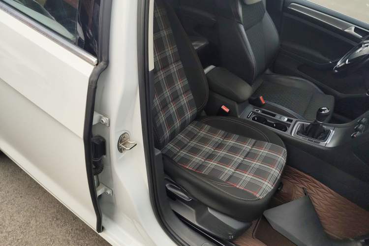 Used Volkswagen Golf 2016 230TSI Manual Comfort Version