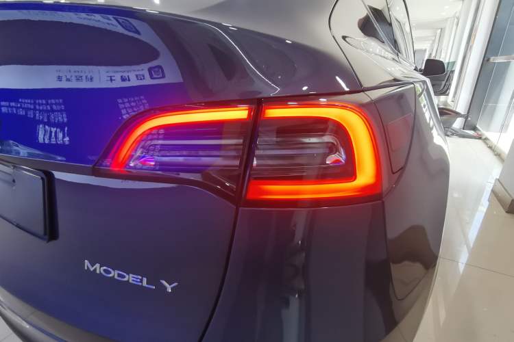 Used Tesla Model Y 2021 Long-Range All-Wheel-Drive Version 3D7
