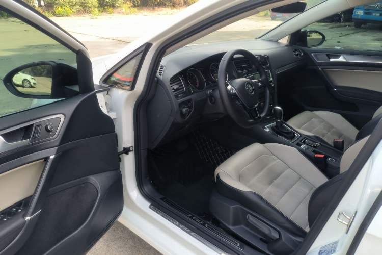 Used Volkswagen Golf 2017 230TSI Automatic Luxury Million-Vehicle Commemorative Edition