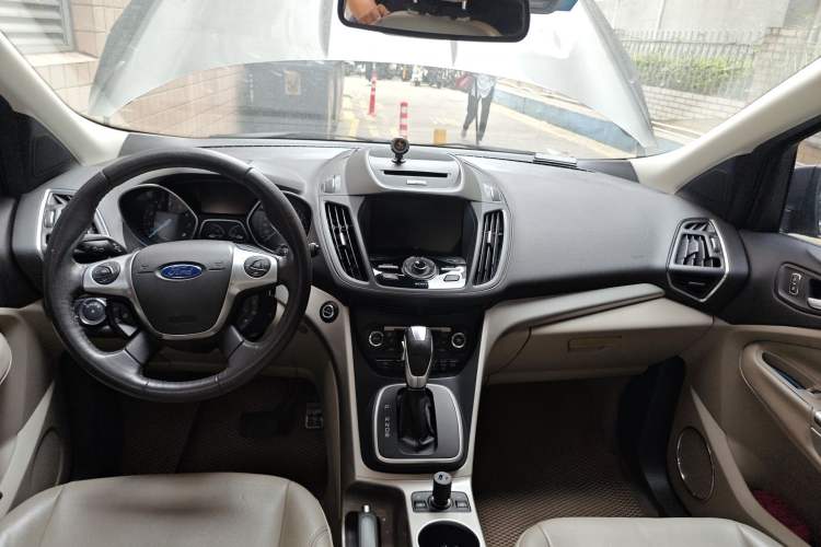 Used Ford Kuga 2013 2.0L GTDi Four-Wheel Drive Premium Model Center Console