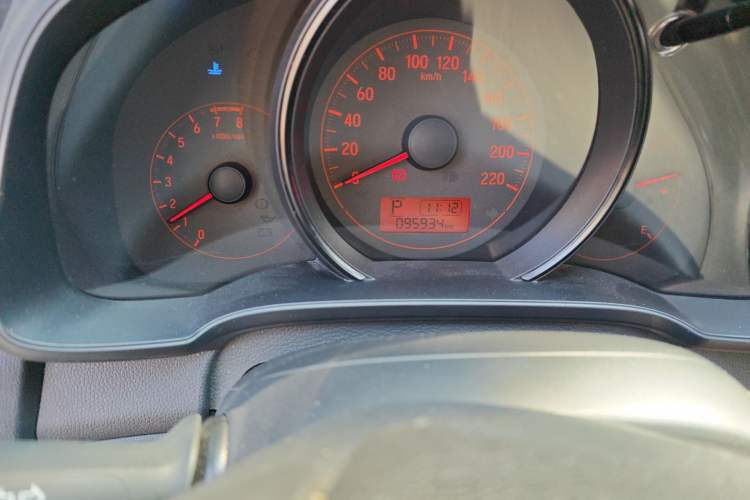 Used Honda Fit 2014 1.5L LX CVT Comfort Model Odometer Close Up