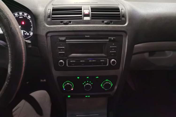 Used Skoda Octavia 2013 1.6L Manual Yijie Edition
