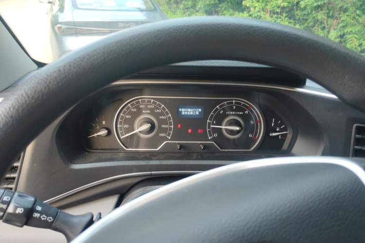 Used SAIC MAXUS Xintu V80 2025 PRO Aoyuntong 2.0T AMT Short Wheelbase Mid-Height 5/6-Seater
