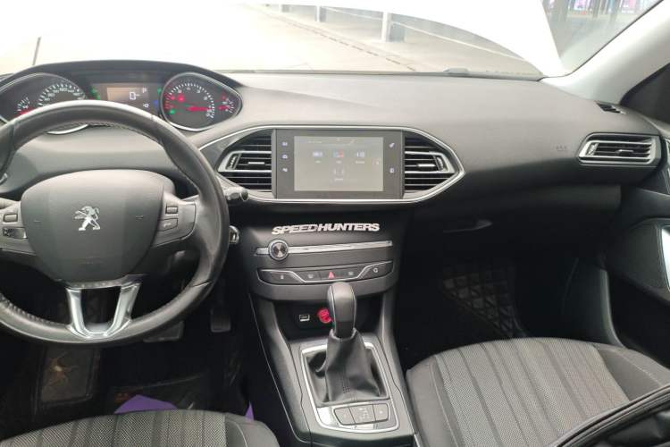 Used Peugeot 308S 2015 1.2T Automatic Jingchi Edition Audio And AC Panel