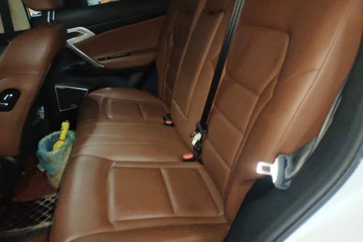 Used Geely Auto Emgrand X7 Sport 2018 1.8TD Automatic Two-Wheel Drive ZhiZun Model with 4G Connectivity