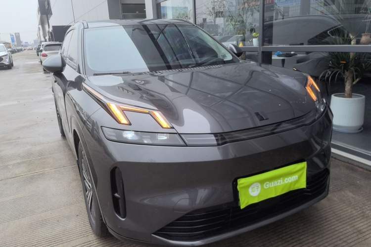 Used Lynk & Co 08 EM-P 2023 120km Long-Range Pro Exterior 1