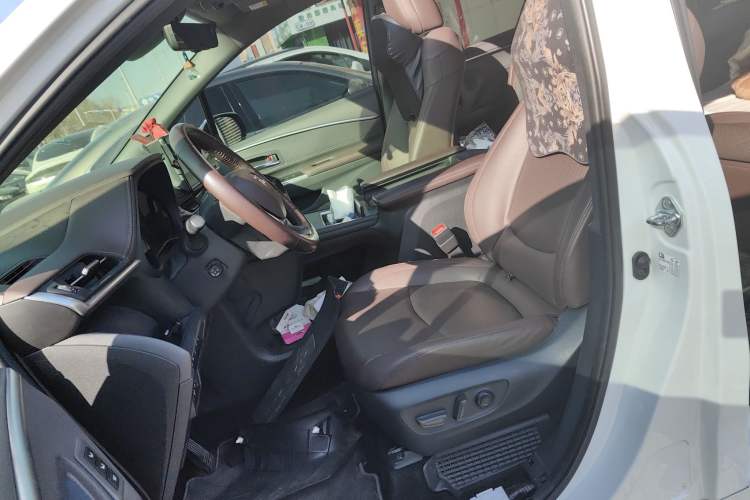 Used Toyota Granvia 2022 2.5L Hybrid Flagship Edition
